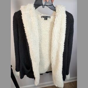 Black & White Sherpa Sweater - United States Sweaters - Size M
